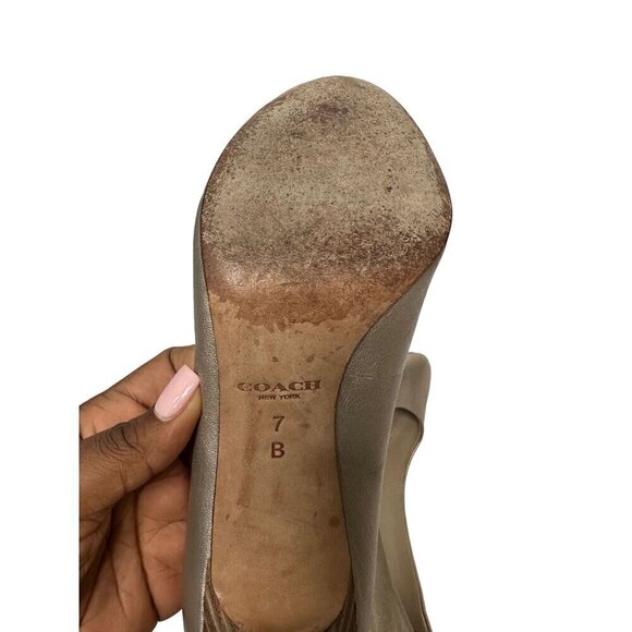 Coach Metallic Gold Round Toe Work Leather Pumps Formal Heels Size 7.5 - Picture 11 of 14